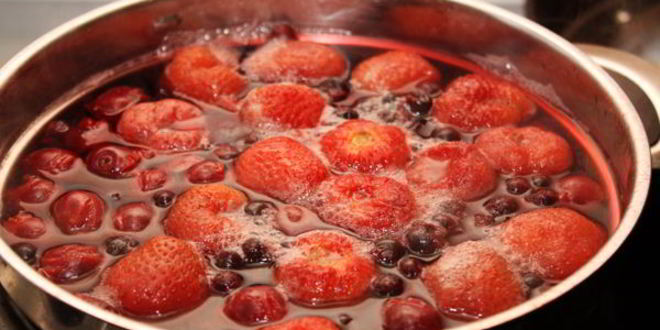 Рецепт ягодного компота с медом