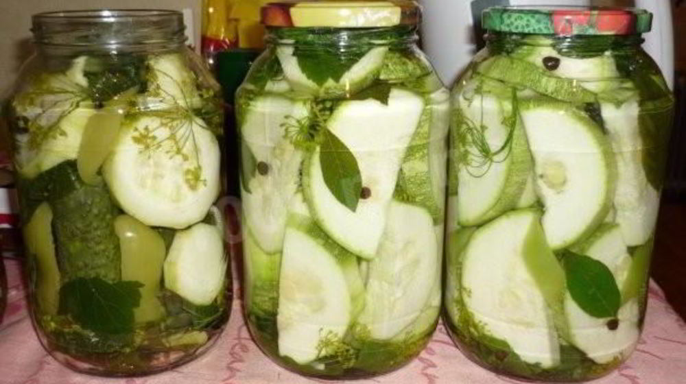 Как приготовить консервированные кабачки с хреном и листьями смородины