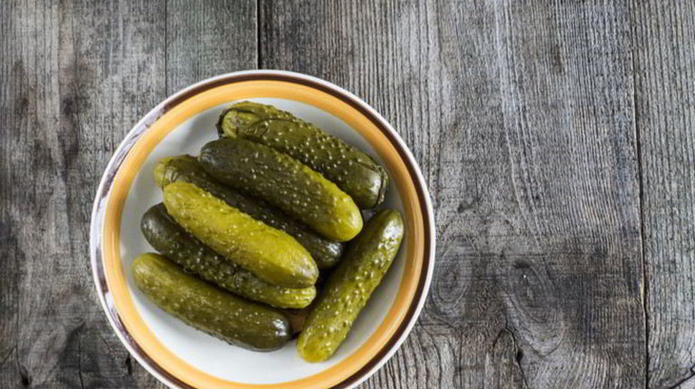 Как приготовить квашеные огурцы в банках