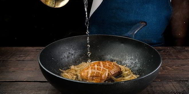 Рецепт пряной утиной грудки, тушеной в лечо