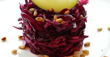 Рецепт Маринованой капусты с яблоками и кедровыми орехами