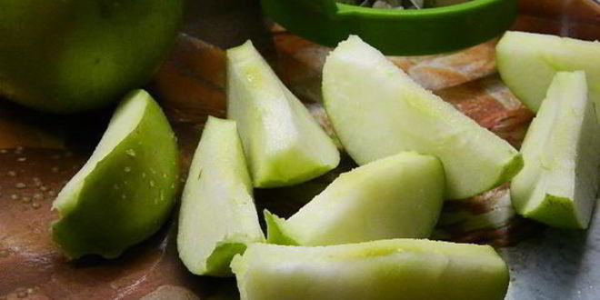 Рецепт маринованой капусты с яблоками и кедровыми орехами