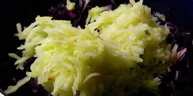 Рецепт маринованой капусты с яблоками и кедровыми орехами