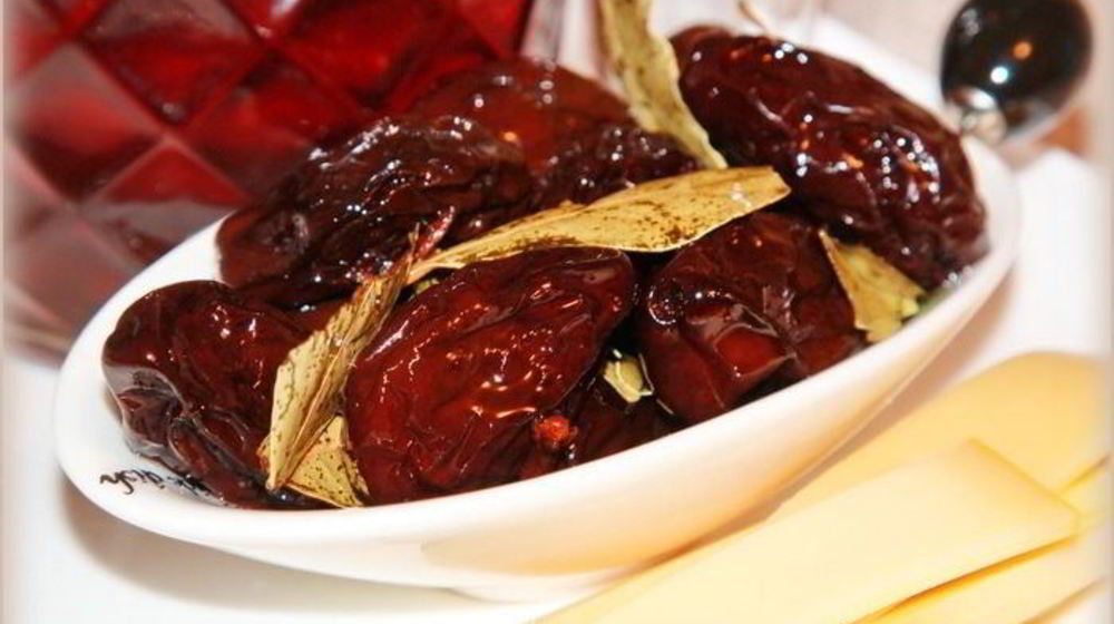 Как приготовить маринованную сливу