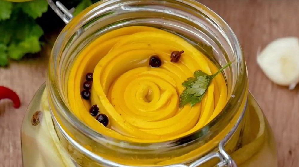 Как приготовить маринованные кабачки с петрушкой