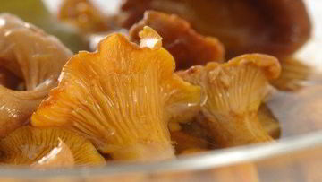 Рецепт Маринованных лисичек с изюмом