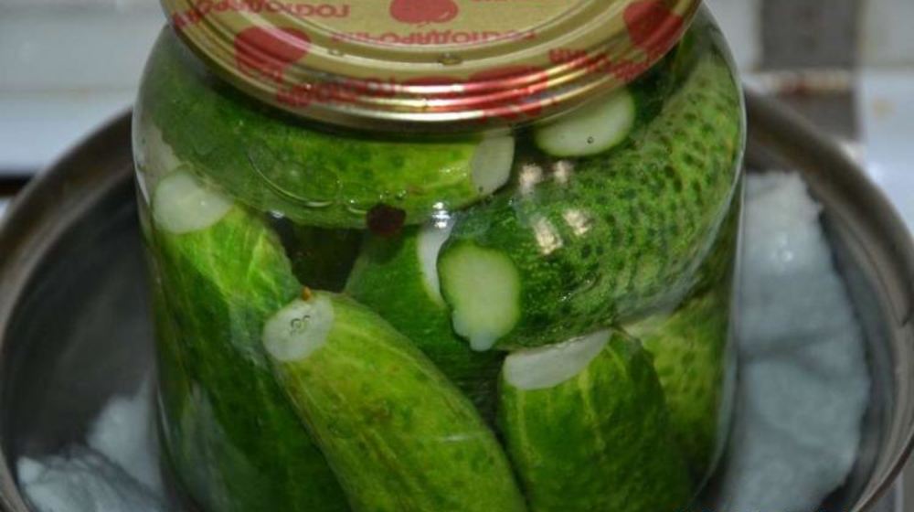 Как приготовить острые огурчики на зиму