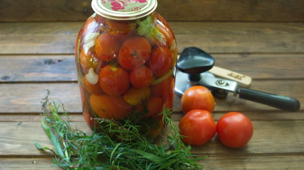 Как приготовить помидоры в банках на зиму