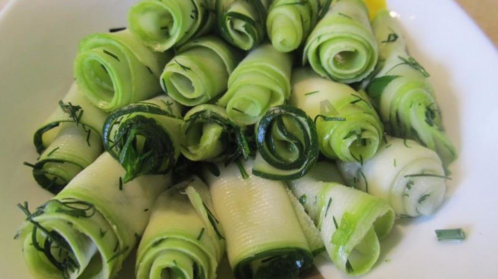 Как приготовить быстрые малосольные кабачки