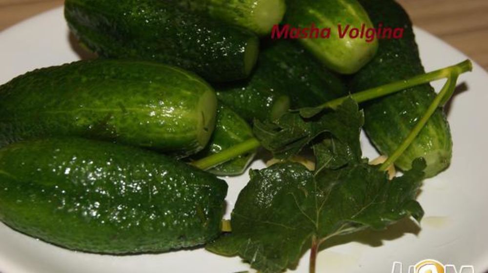 Как приготовить малосольные огурчики