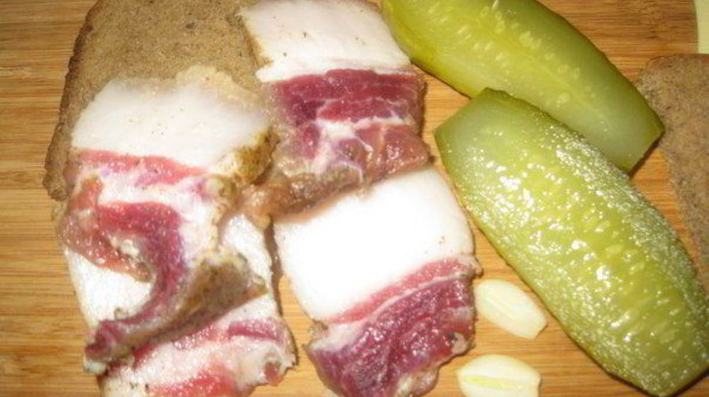 Как приготовить соленое сало с мясными прослойками