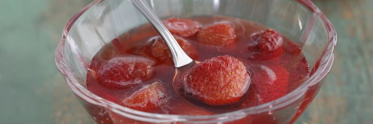 Рецепт Клубничного варенья с розовой водой