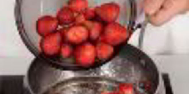 Рецепт клубничного варенья с розовой водой