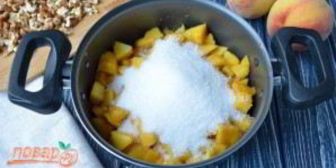 Рецепт варенья из персиков с грецкими орехами