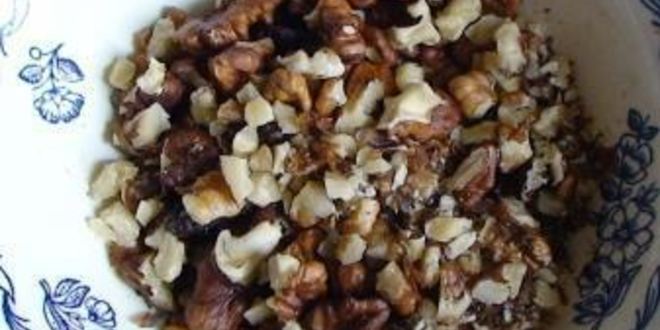 Рецепт варенья из слив с орехами, имбирем и корицей