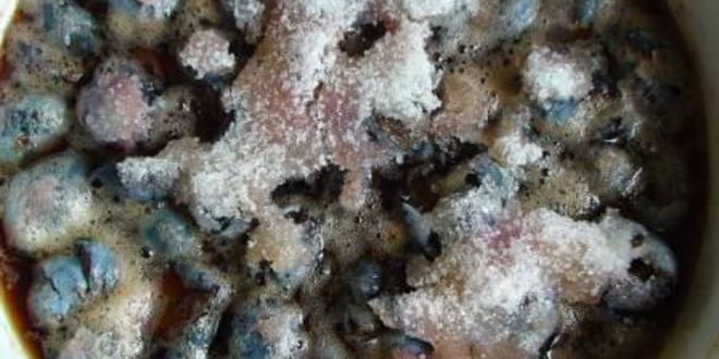 Рецепт варенья из слив с орехами, имбирем и корицей