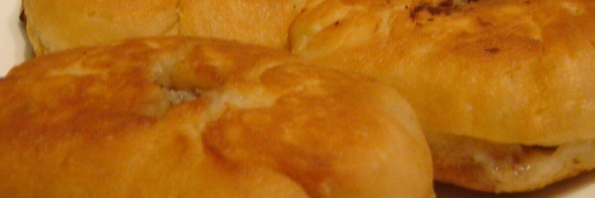 Рецепт Беляшей с салатом и бакинских помидоров, сладкого лука и наршараба