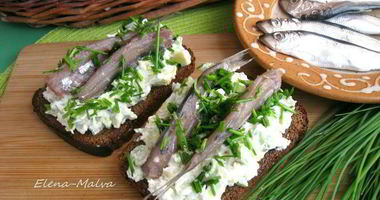 Рецепт Брускетты Гуакамоле с килькой на бородинском хлебе