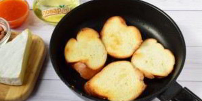 Рецепт брускетты с абрикосом, миндалем и сыром