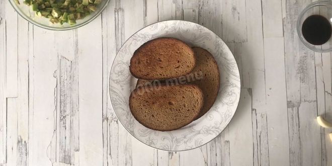 Рецепт брускетты с авокадо и грушей