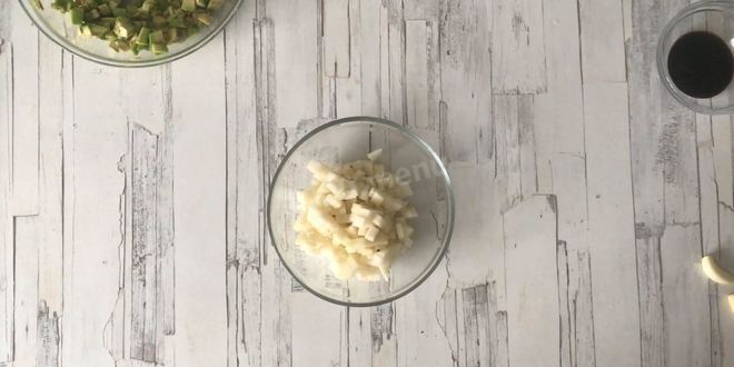 Рецепт брускетты с авокадо и грушей