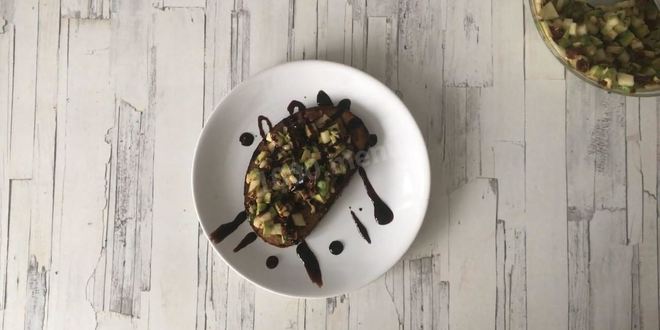 Рецепт брускетты с авокадо и грушей