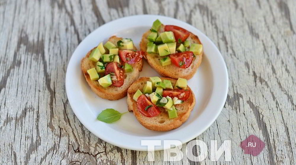 Как приготовить брускетту с авокадо и помидорами черри