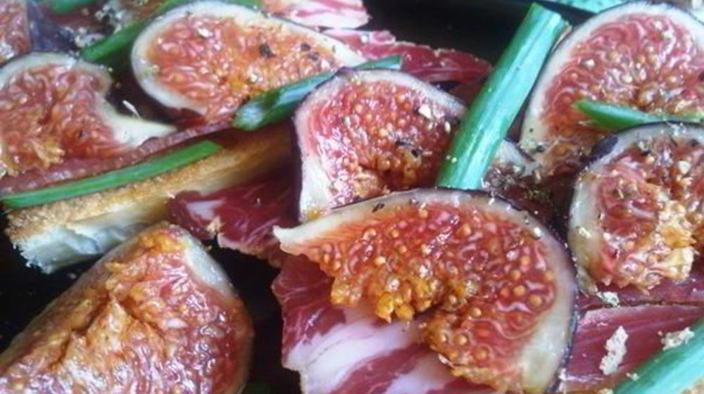 Как приготовить брускетту с инжиром и пармской ветчиной