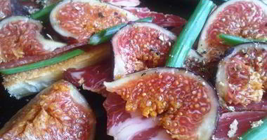 Рецепт Брускетты с инжиром и пармской ветчиной