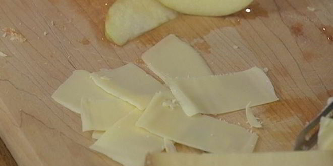 Рецепт брускетты с инжиром, яблоком и сыром