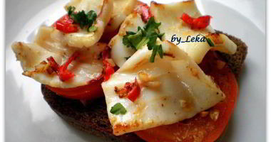 Рецепт Брускетты с кальмарами и чили