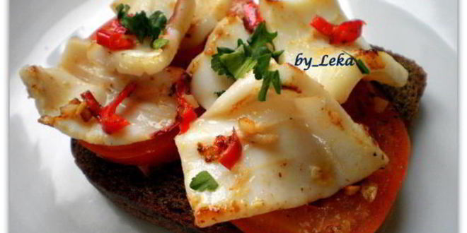 Рецепт брускетты с кальмарами и чили