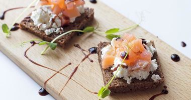 Рецепт Брускетты с лососем и сыром