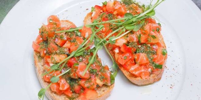 Рецепт брускетты с лососем