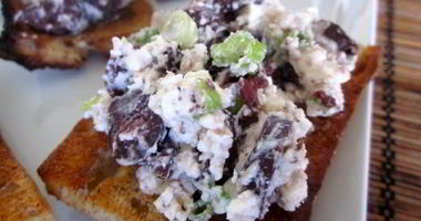 Рецепт Брускетты с маслинами и фетой