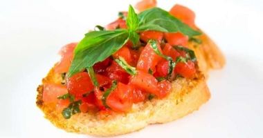 Рецепт Брускетты с помидорами и базиликом