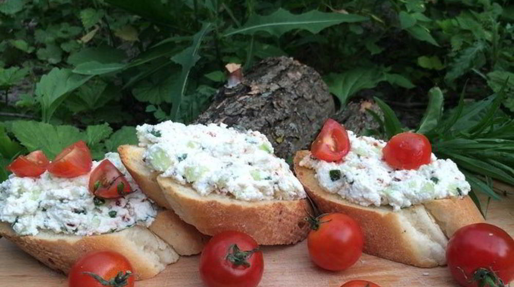 Как приготовить брускетту с рикоттой и паприкой