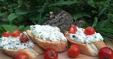 Рецепт Брускетты с рикоттой и паприкой