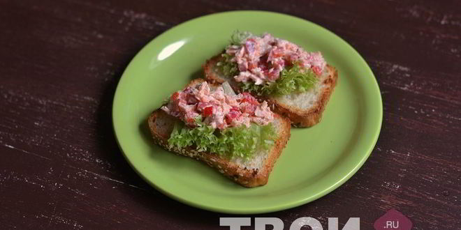 Рецепт брускетты с рыбным салатом