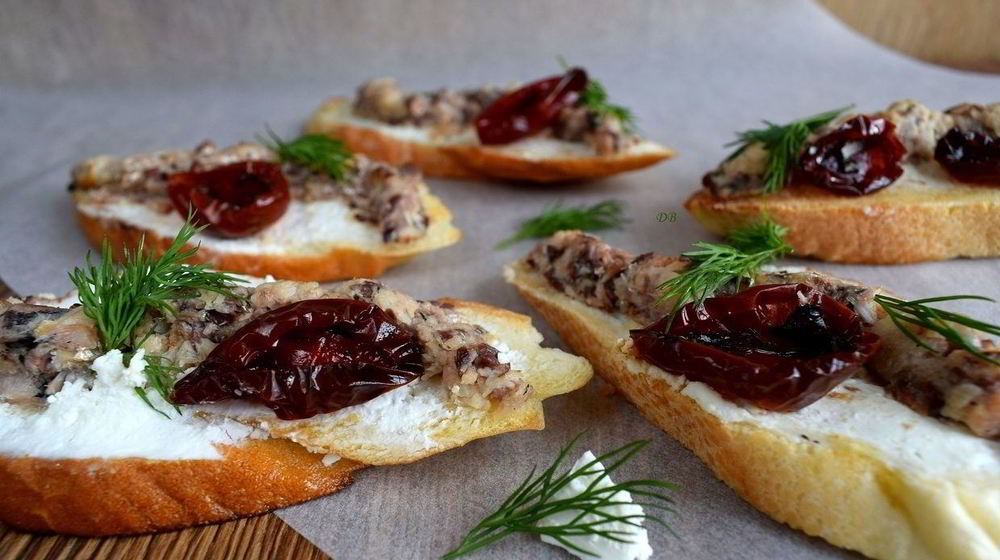 Как приготовить брускетту с сардинами и сливочным сыром
