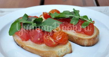 Рецепт Брускетты с томатами и базиликом