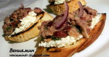 Рецепт Брускетты с тунцом, фасолью и творожным сыром