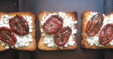 Рецепт Брускетты с вялеными томатами