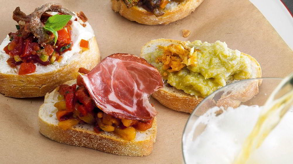 Как приготовить брускетты с разными начинками