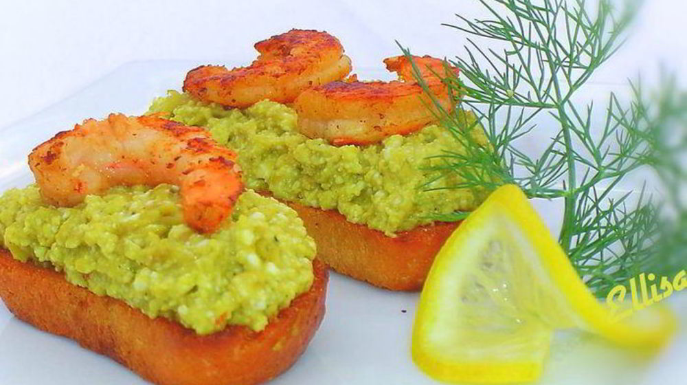 Как приготовить зеленую брускетту с креветками