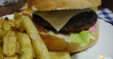 Рецепт Бургера по-кадженски с соусом из хрена и сметаны