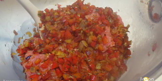 Рецепт бургера по-кадженски с соусом из хрена и сметаны