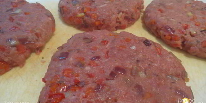 Рецепт бургера по-кадженски с соусом из хрена и сметаны