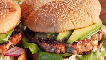 Рецепт Бургера с говядиной и заправкой из натурального йогурта