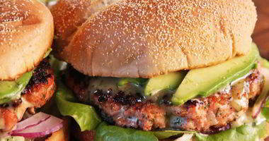 Рецепт Бургера с говядиной и заправкой из натурального йогурта